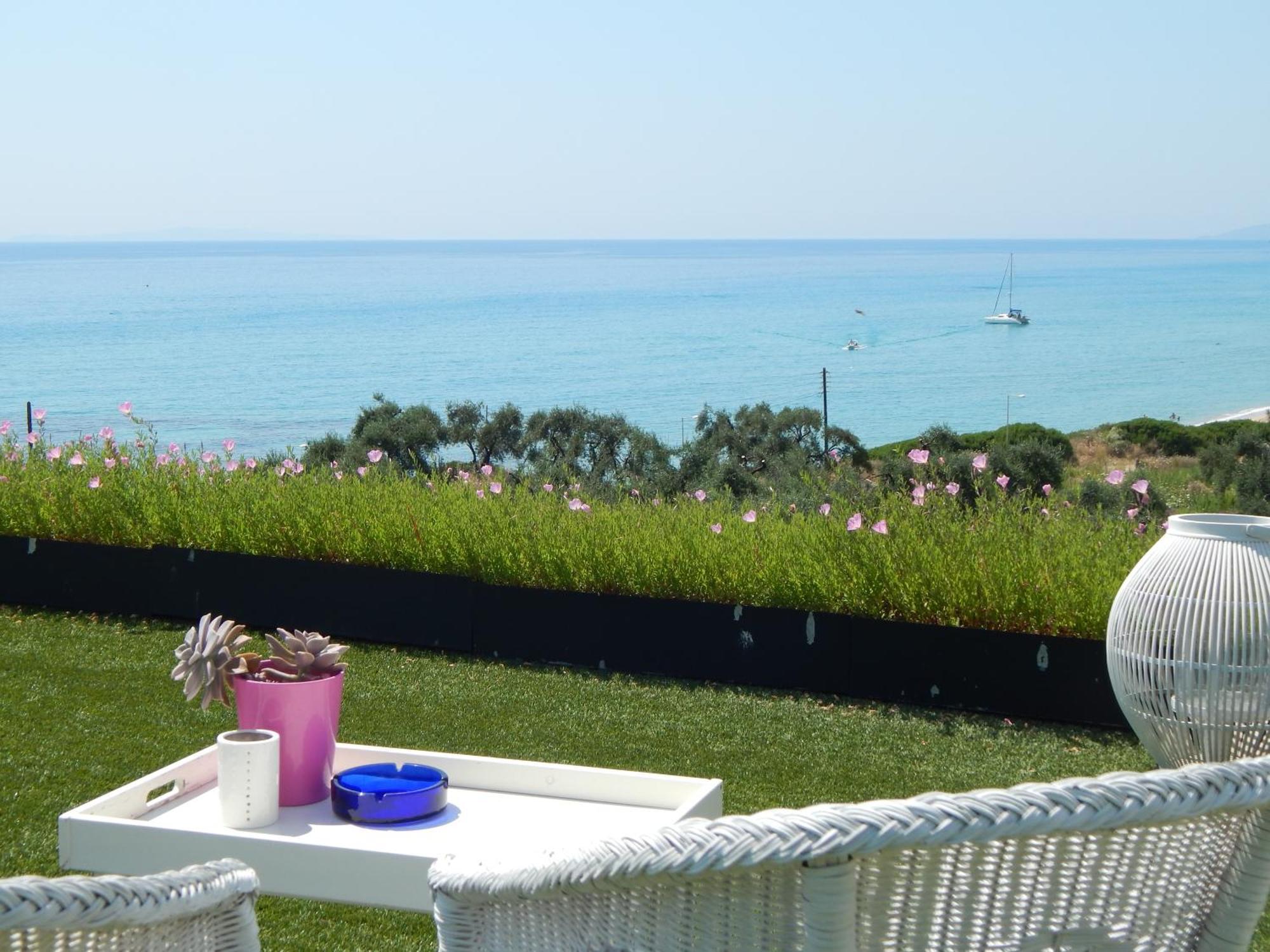 Palmina Mare Villa And Studios Paralia Vrachou Bagian luar foto