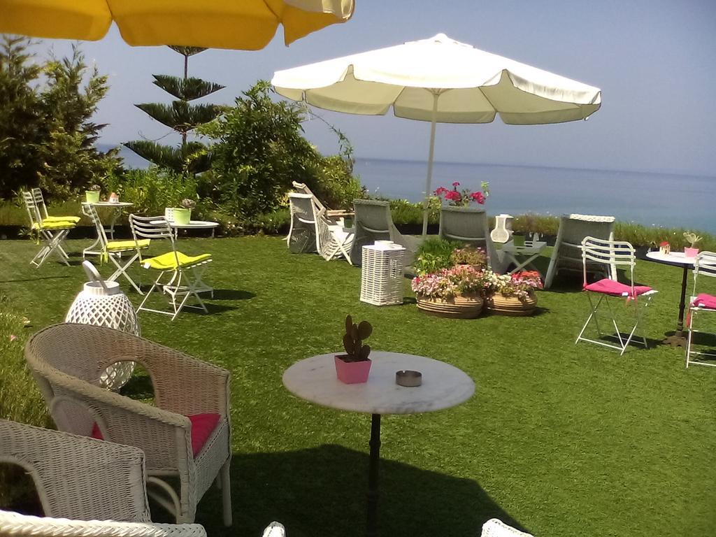 Palmina Mare Villa And Studios Paralia Vrachou Bagian luar foto
