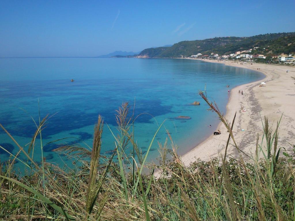 Palmina Mare Villa And Studios Paralia Vrachou Bagian luar foto