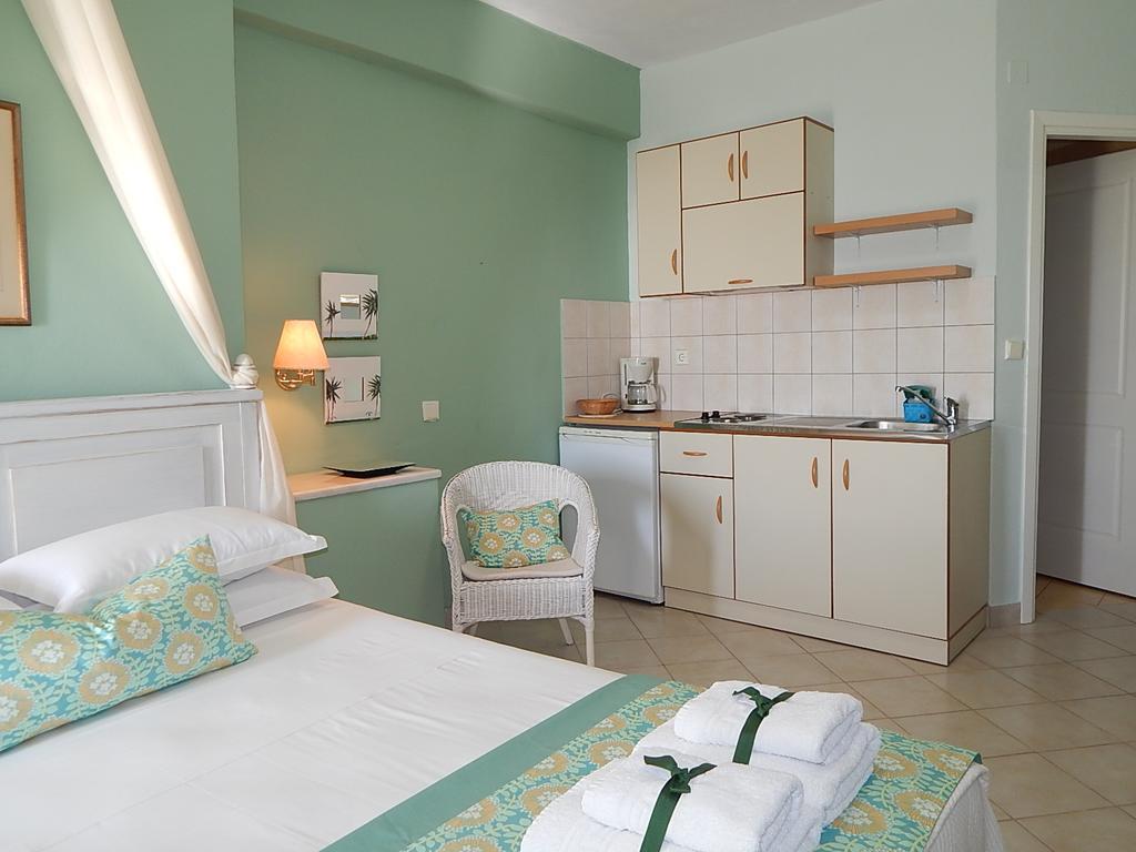 Palmina Mare Villa And Studios Paralia Vrachou Bagian luar foto